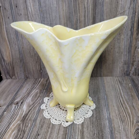 Vintage Vase Brush Pottery USA 923, Yellow Drip Footed Large - Picture 2 of 8
